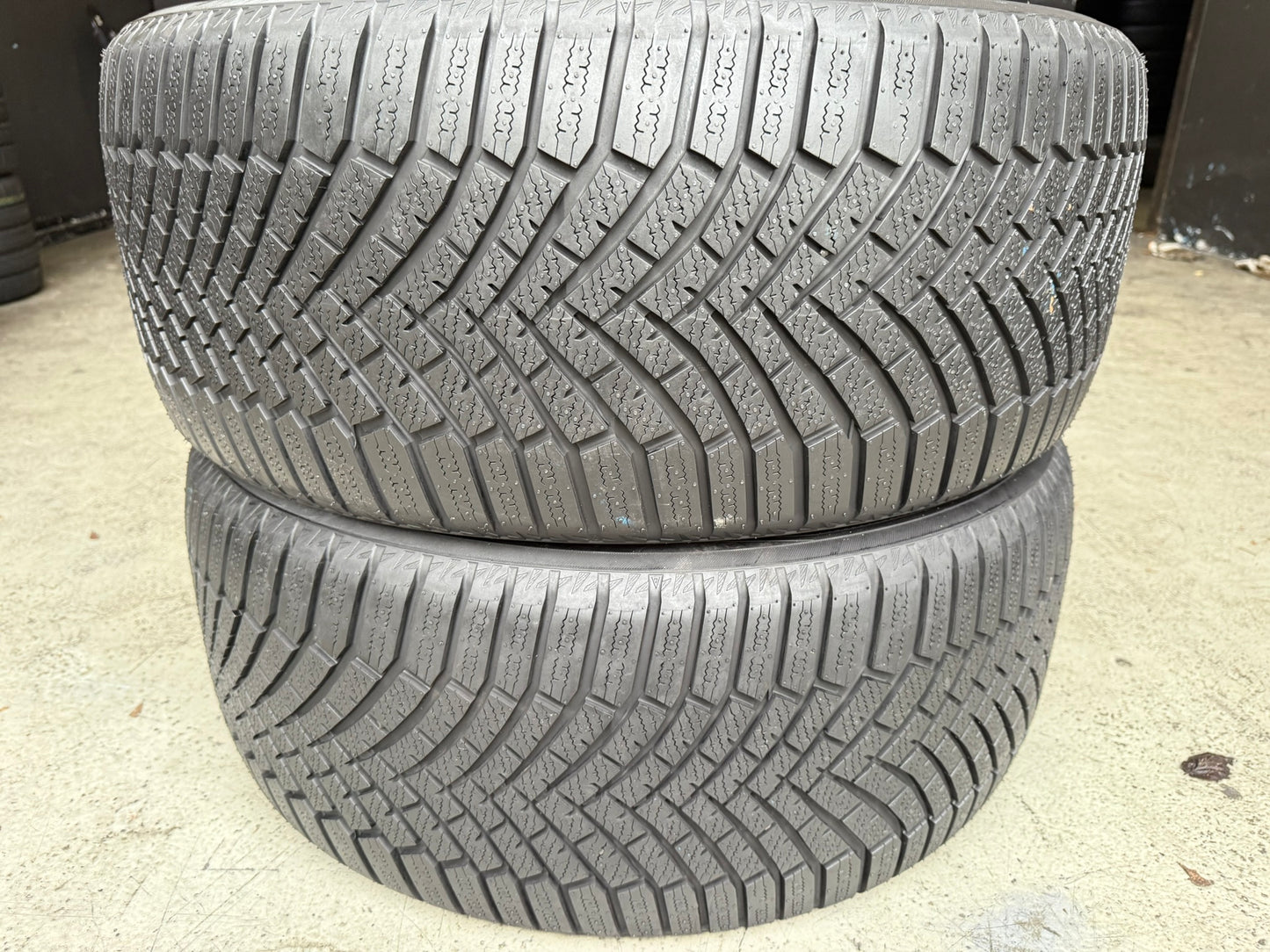 Nuovo: 2 Gomme 285/45R21 113V XL Yokohama Invernali