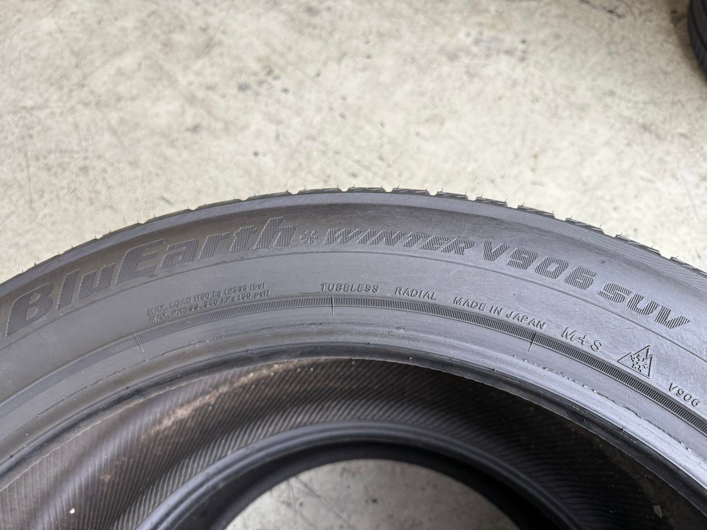 Nuovo: 2 Gomme 285/45R21 113V XL Yokohama Invernali