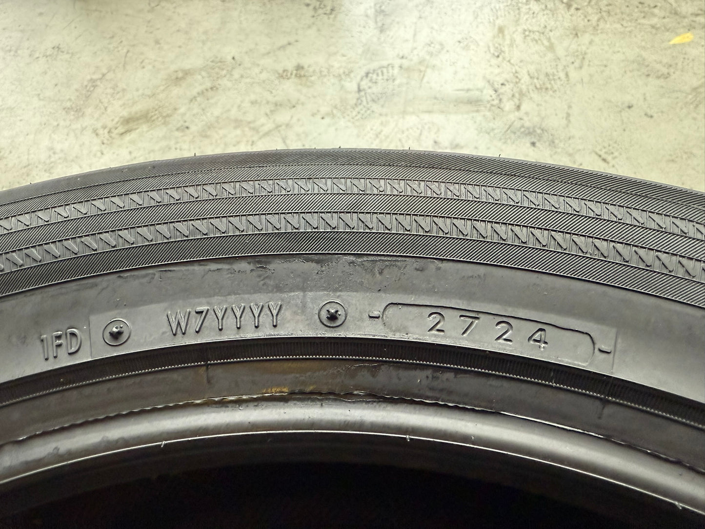 Nuovo: 2 Gomme 285/45R21 113V XL Yokohama Invernali