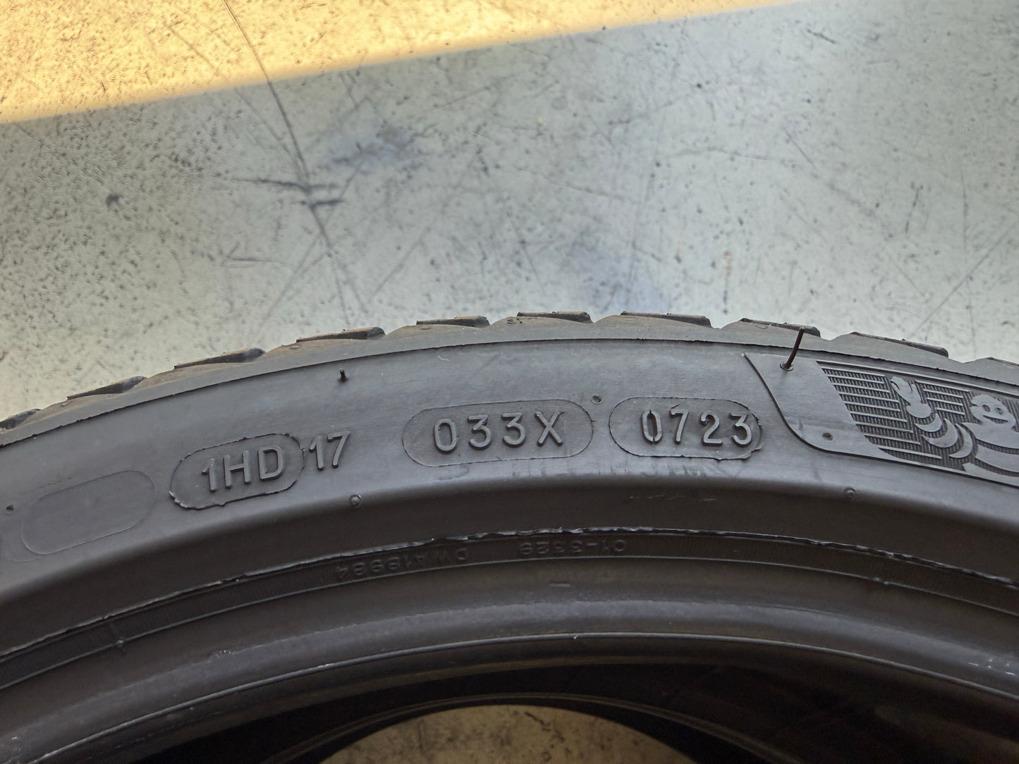 Usato: 2 Pneumatici Michelin CrossClimate 2 235/35R19 91Y XL Estivi 85% residui