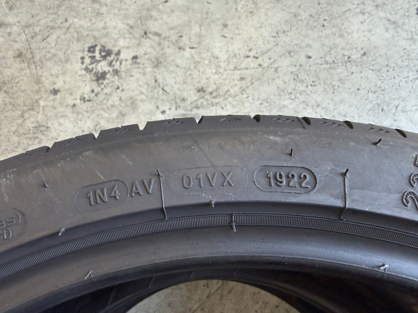 Usato: 2 Pneumatici Kleber Dynaxer UHP 235/40R19 96Y XL Estivi 80% residui