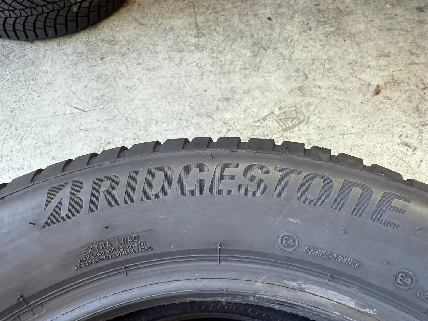 Usato: 2 Gomme 225/60R18 104V XL Bridgestone 4 Stagioni 90% residui