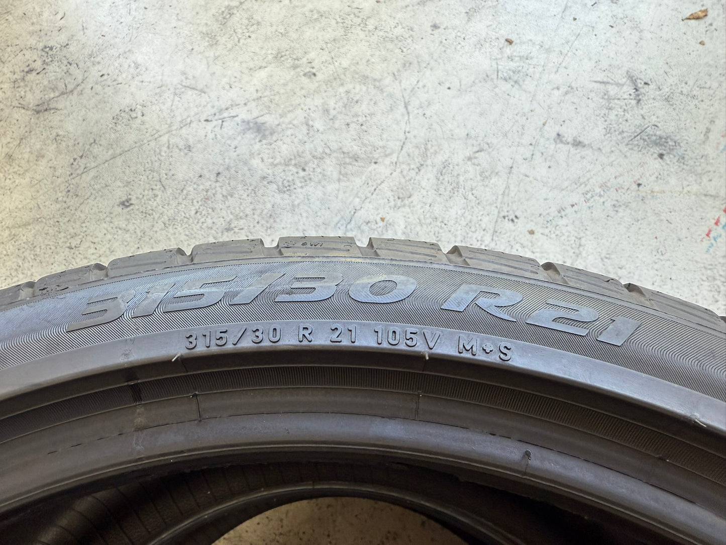 Usato: 2 Gomme 315/30R21 105V XL Pirelli Invernali 80% residui