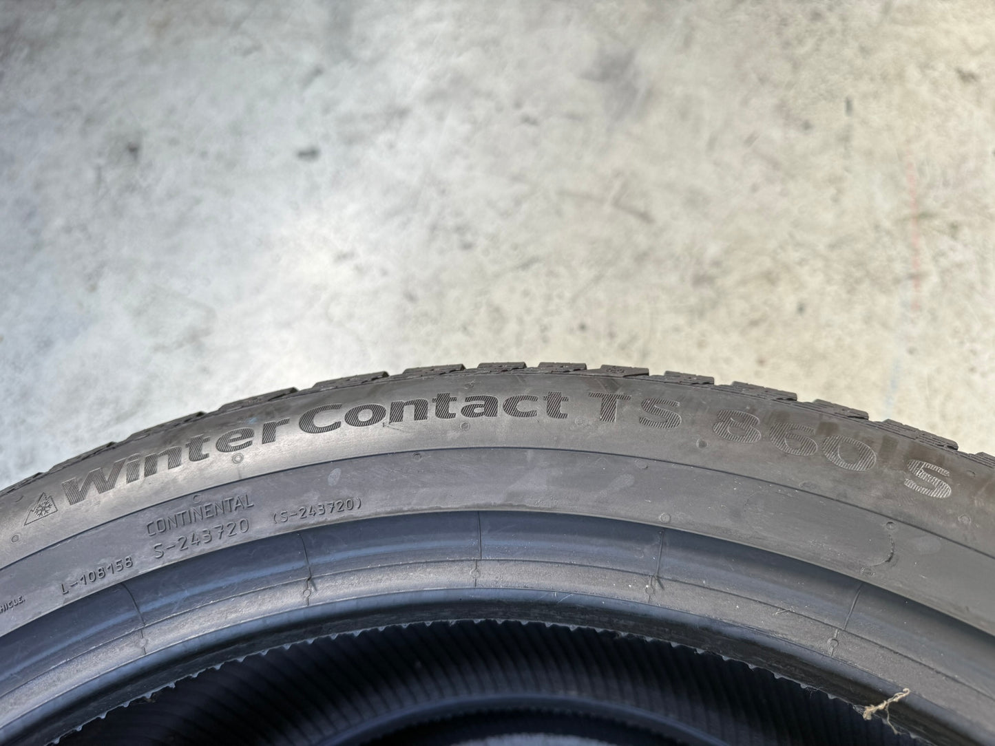 Usato: 2 Gomme 265/40R21 105V XL Continental Invernali 85% residui