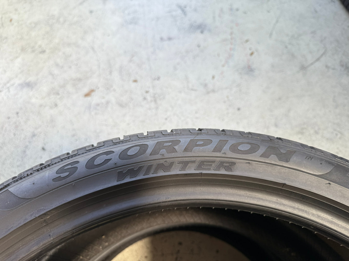 Usato: 2 Gomme 285/35R22 106V XL Pirelli Invernali 90% residui