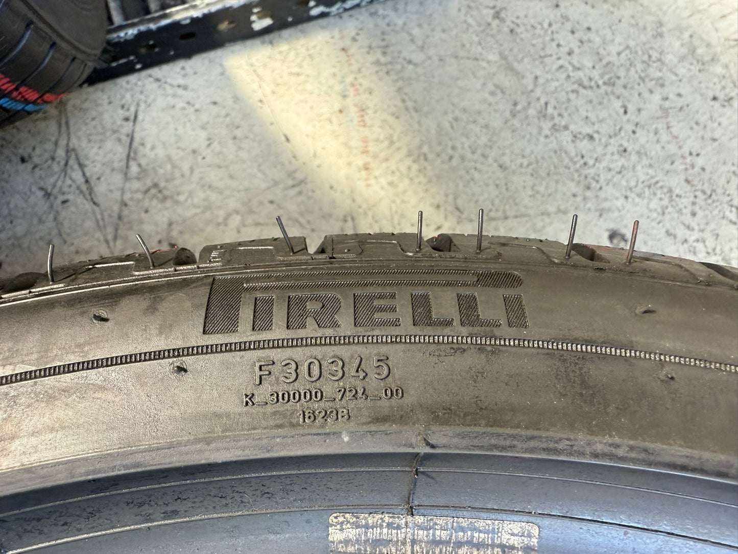 Usato: 4 Gomme 285/35R22 106V + 315/30R22 107V XL Pirelli Invernali 95% residui