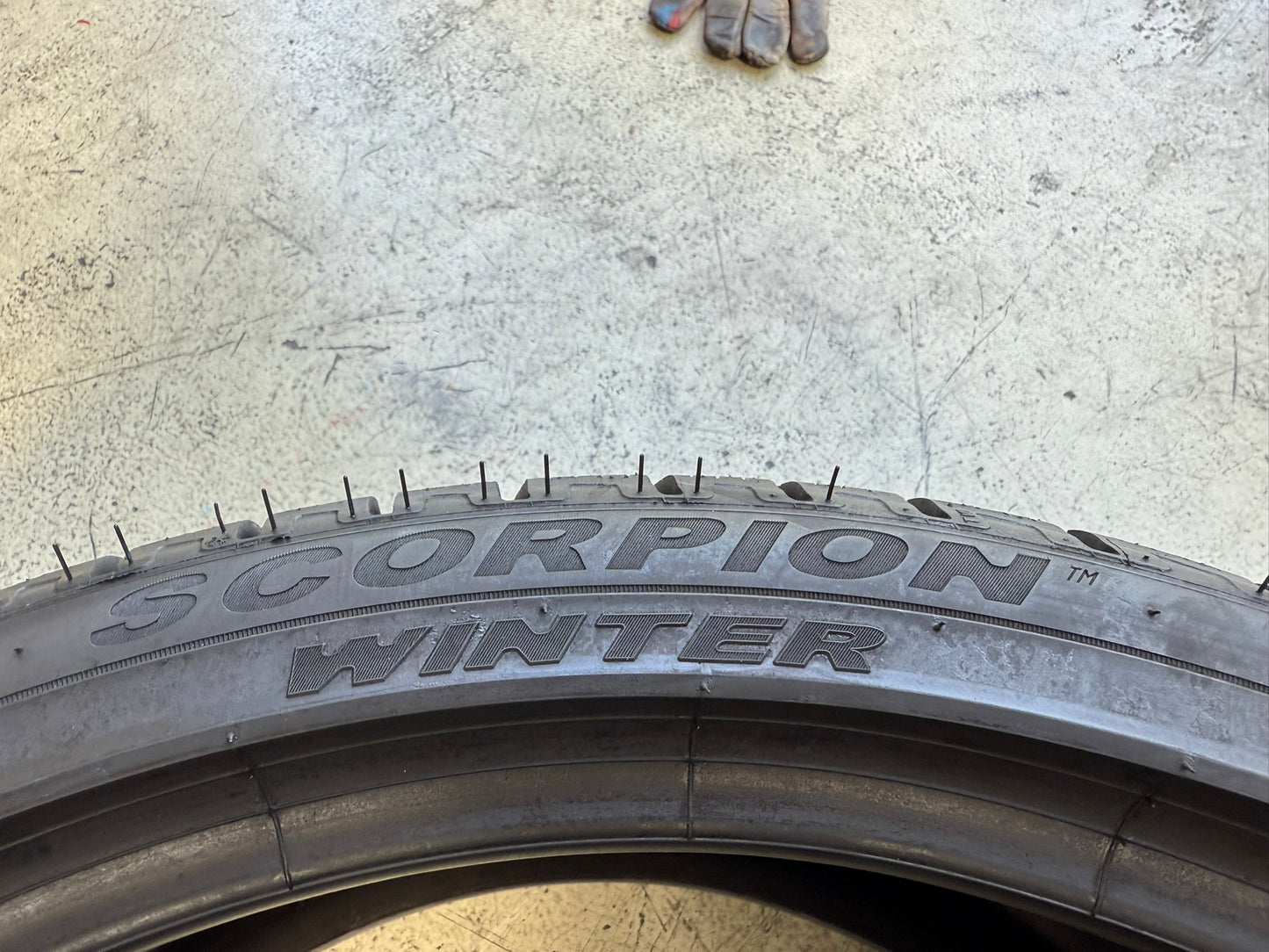 Usato: 4 Gomme 285/35R22 106V + 315/30R22 107V XL Pirelli Invernali 95% residui