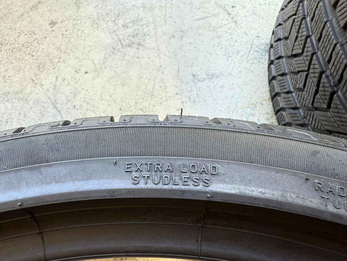 Usato: 4 Gomme 285/35R22 106V + 315/30R22 107V XL Pirelli Invernali 95% residui