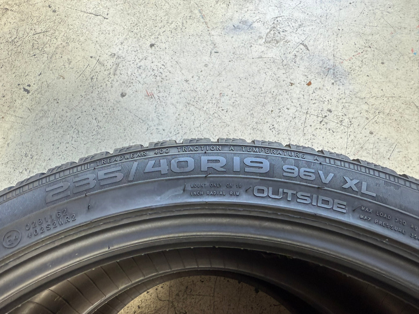 Usato: 2 Gomme 235/40R19 96V XL Nokian Invernali 80% residui