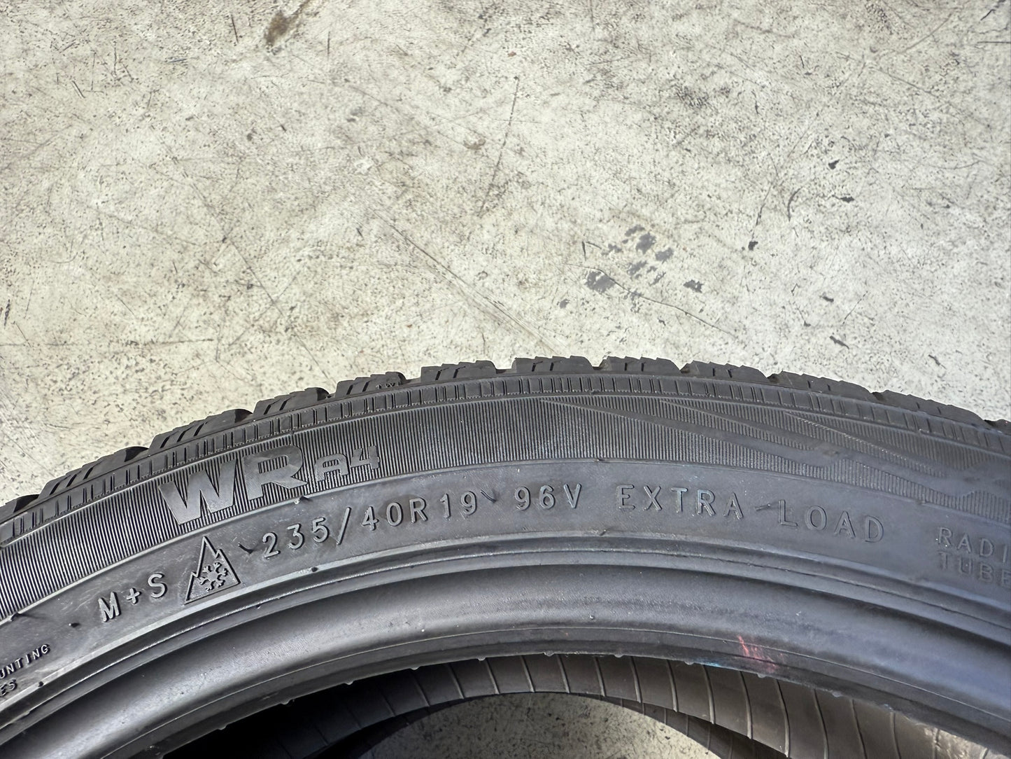 Usato: 2 Gomme 235/40R19 96V XL Nokian Invernali 80% residui