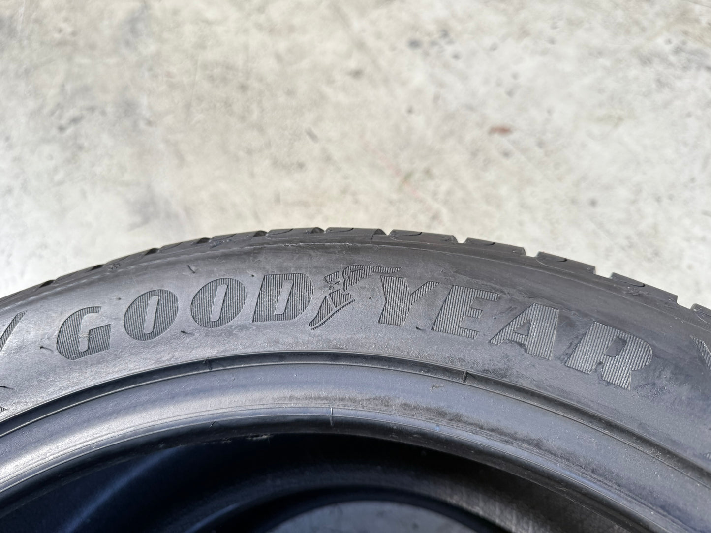 Usato: 2 Gomme 285/40R20 108V XL Goodyear Invernali 95% residui