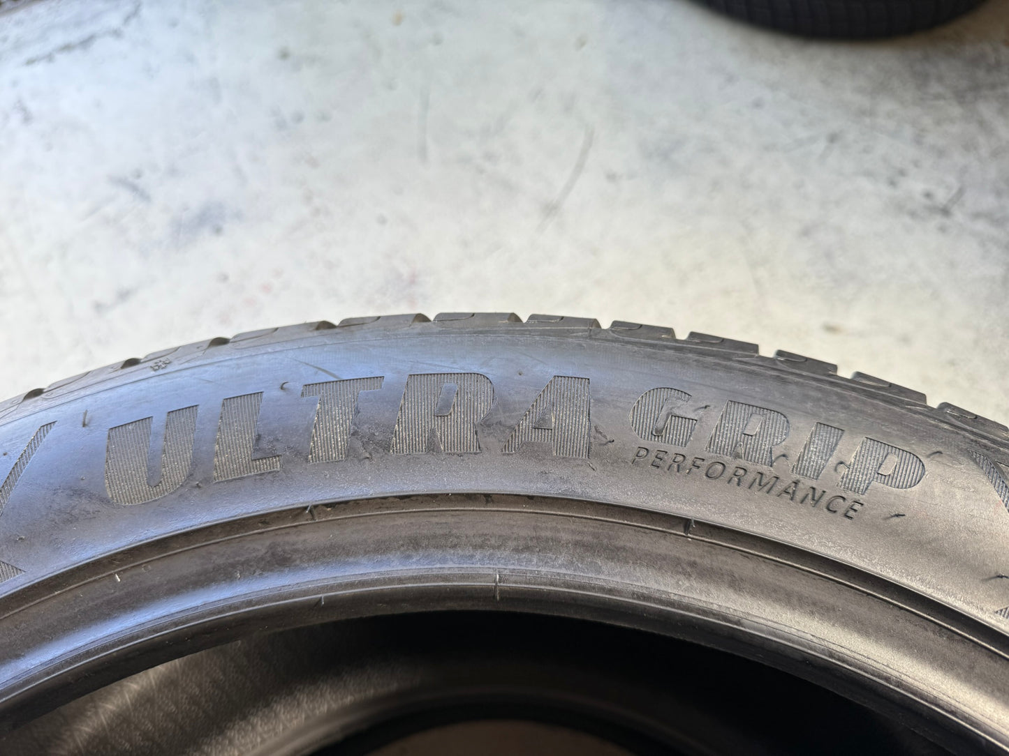 Usato: 2 Gomme 285/40R20 108V XL Goodyear Invernali 95% residui