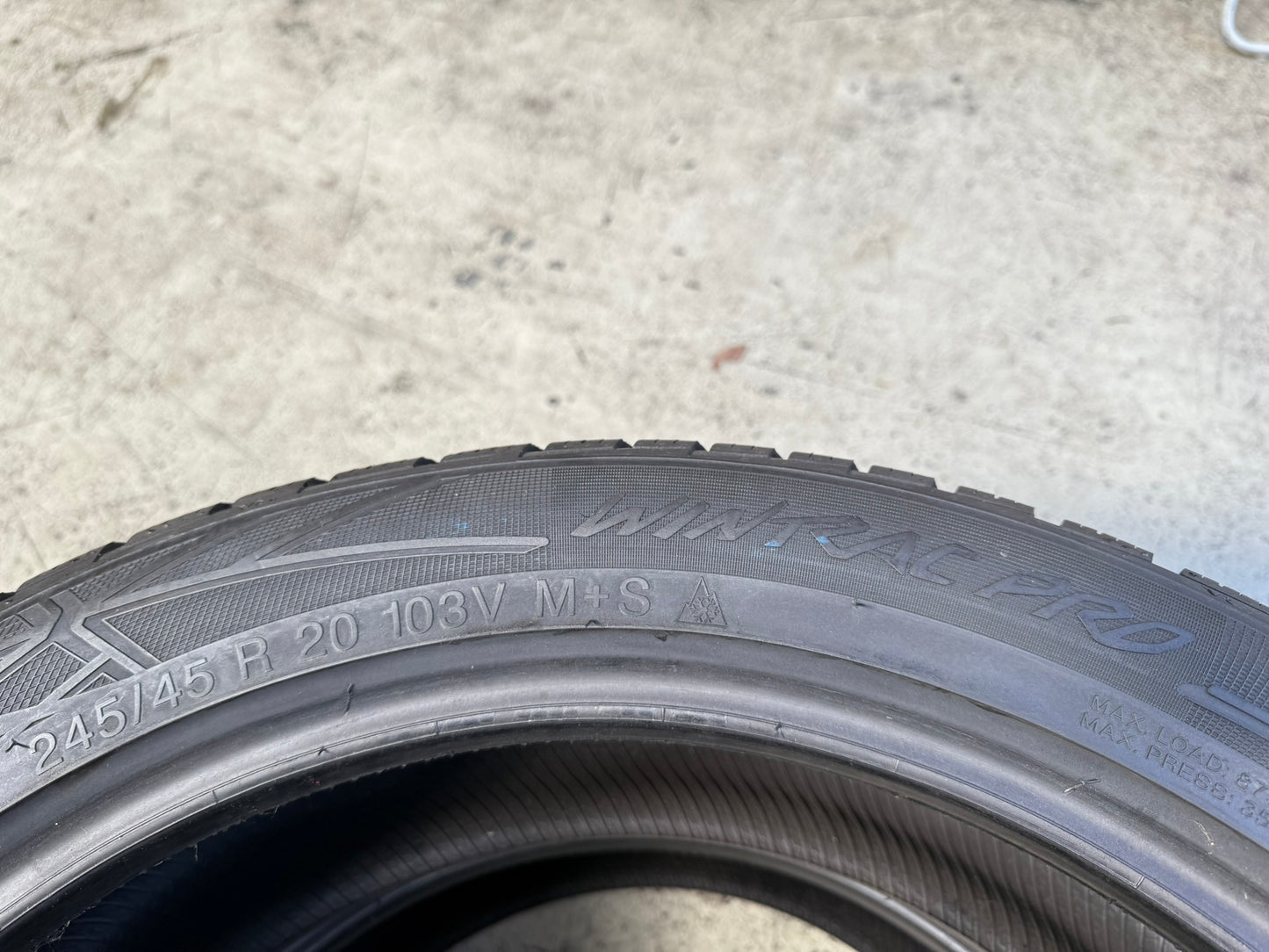 Usato: 2 Gomme 245/45R20 103V XL Vredestein Invernali 90% residui
