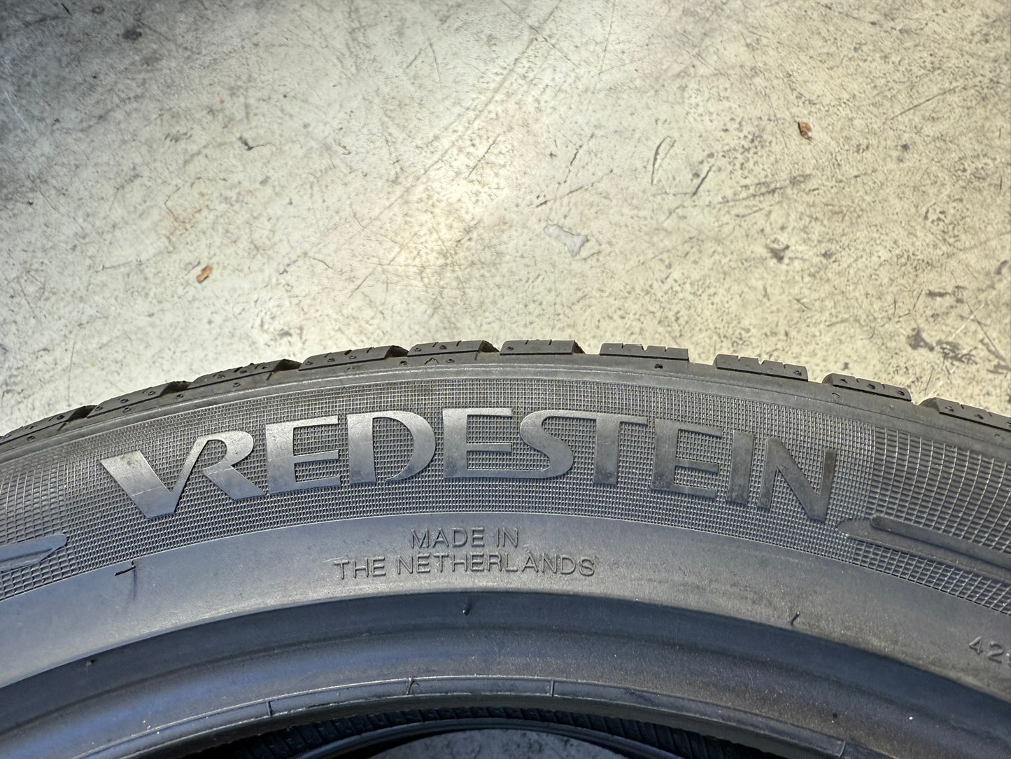 Usato: 2 Gomme 245/45R20 103V XL Vredestein Invernali 90% residui