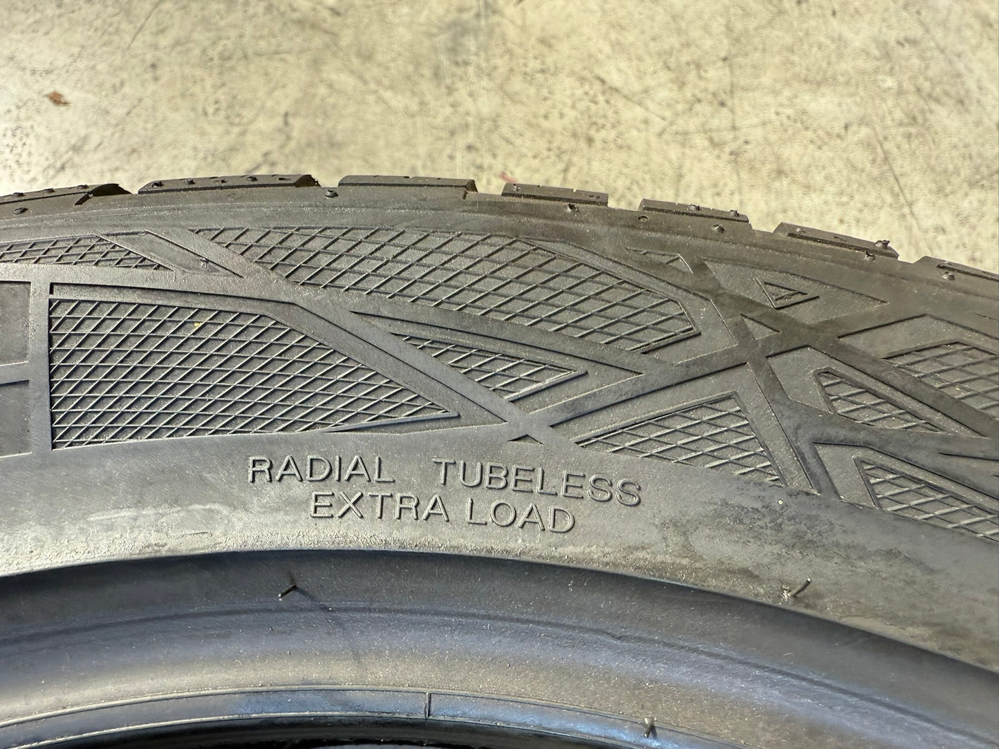 Usato: 2 Gomme 245/45R20 103V XL Vredestein Invernali 90% residui