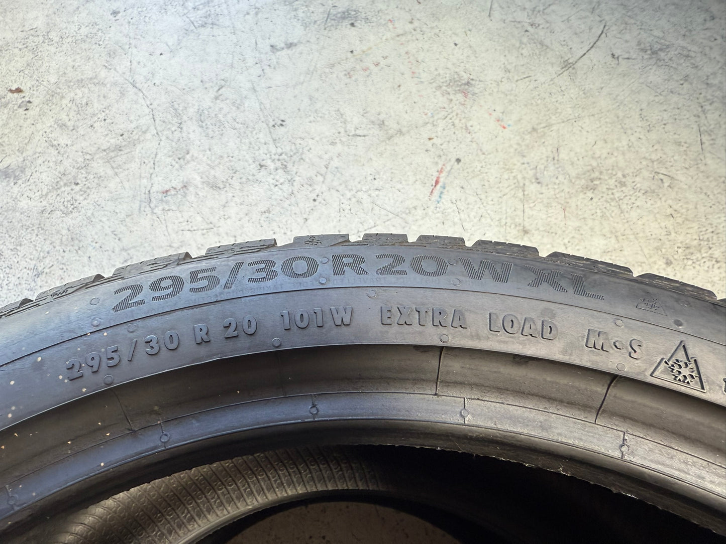 Usato: 2 Gomme 295/30R20 101W XL Continental Invernali 80% residui