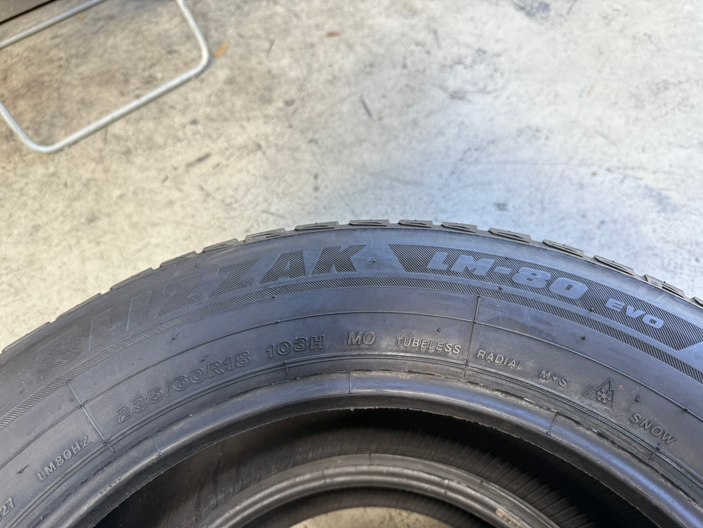 Usato: 2 Gomme 235/60R18 103H Bridgestone Invernali 85% residui