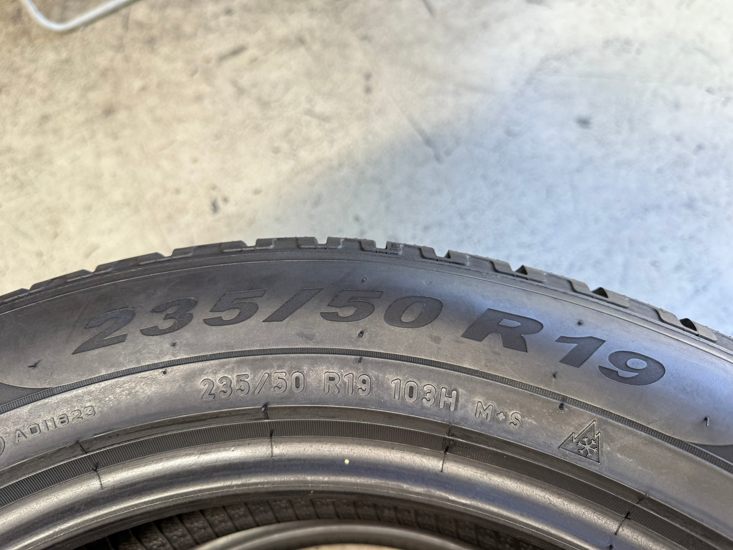 Usato: 2 Gomme 235/50R19 103H XL Pirelli Invernali 80% residui