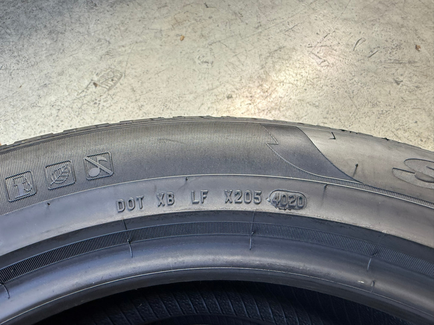 Usato: 2 Gomme 235/50R19 103H XL Pirelli Invernali 80% residui