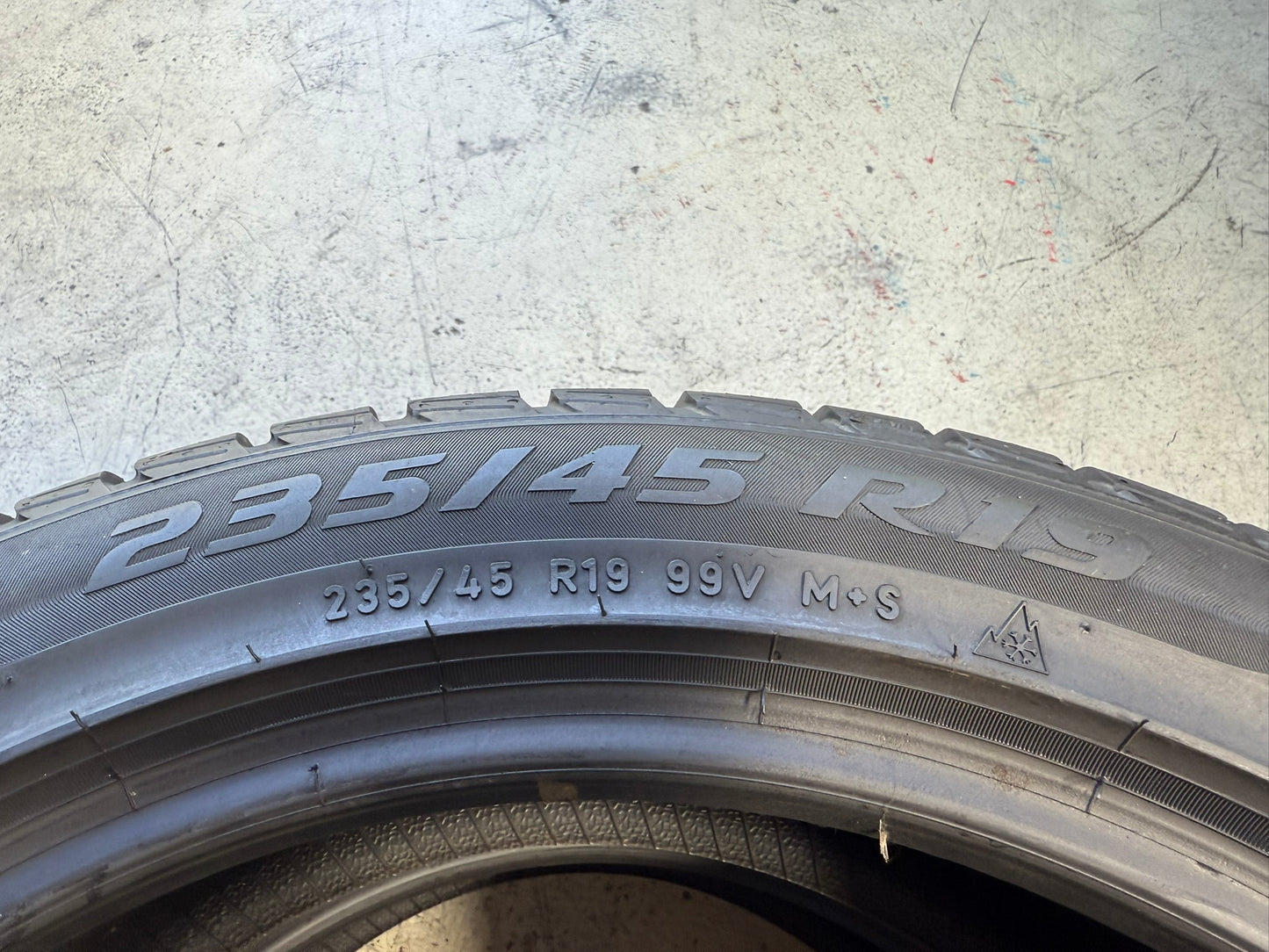 Usato: 2 Gomme 235/45R19 99V XL Pirelli Invernali 85% residui
