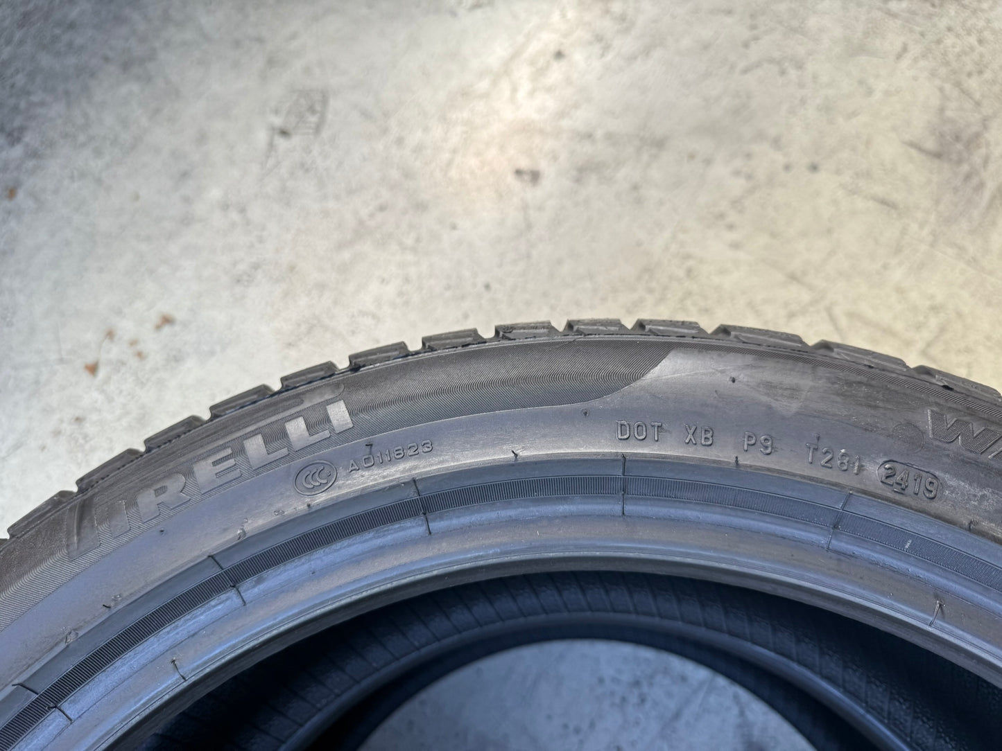 Usato: 2 Gomme 235/45R19 99V XL Pirelli Invernali 85% residui