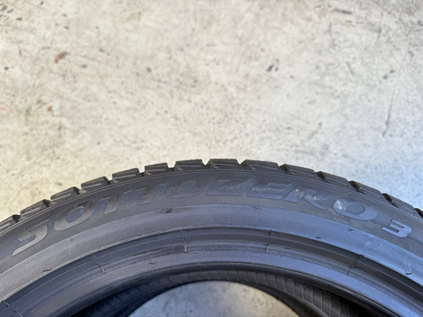 Usato: 2 Gomme 235/45R19 99V XL Pirelli Invernali 85% residui