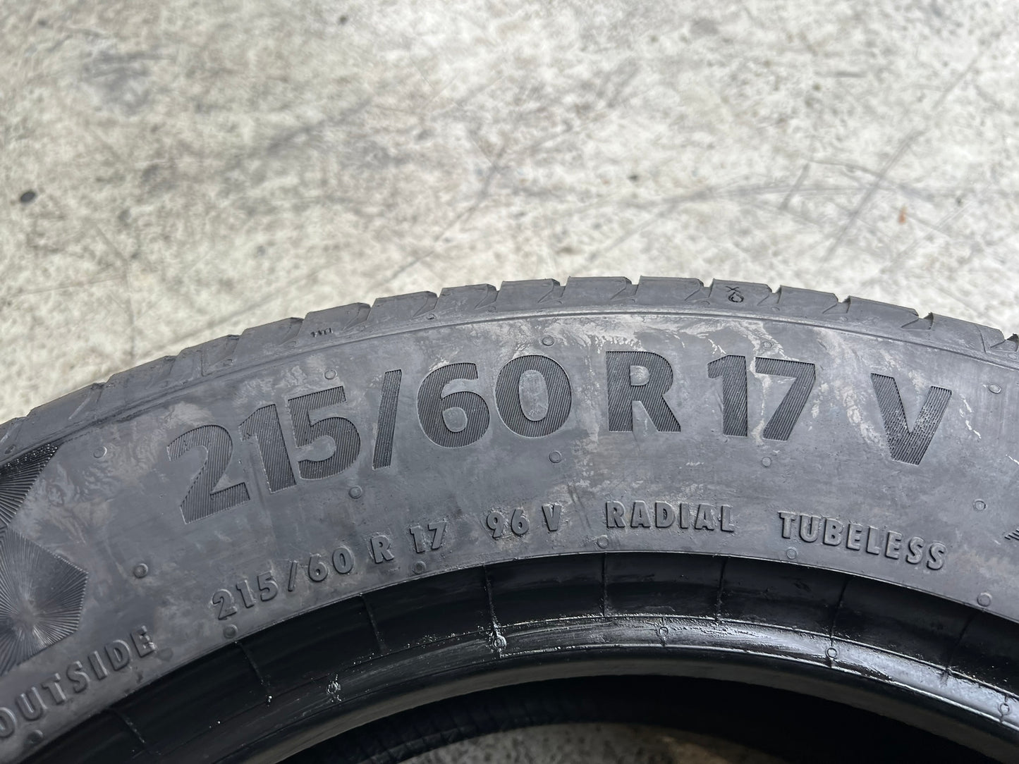 Usato: 4 Gomme 215/60R17 96V Continental Estive 85% residui