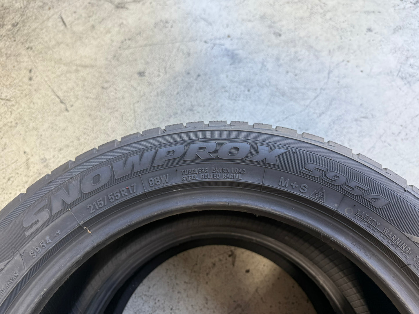 Usato: 2 Gomme 215/55R17 98W XL Toyo Invernali 90% residui