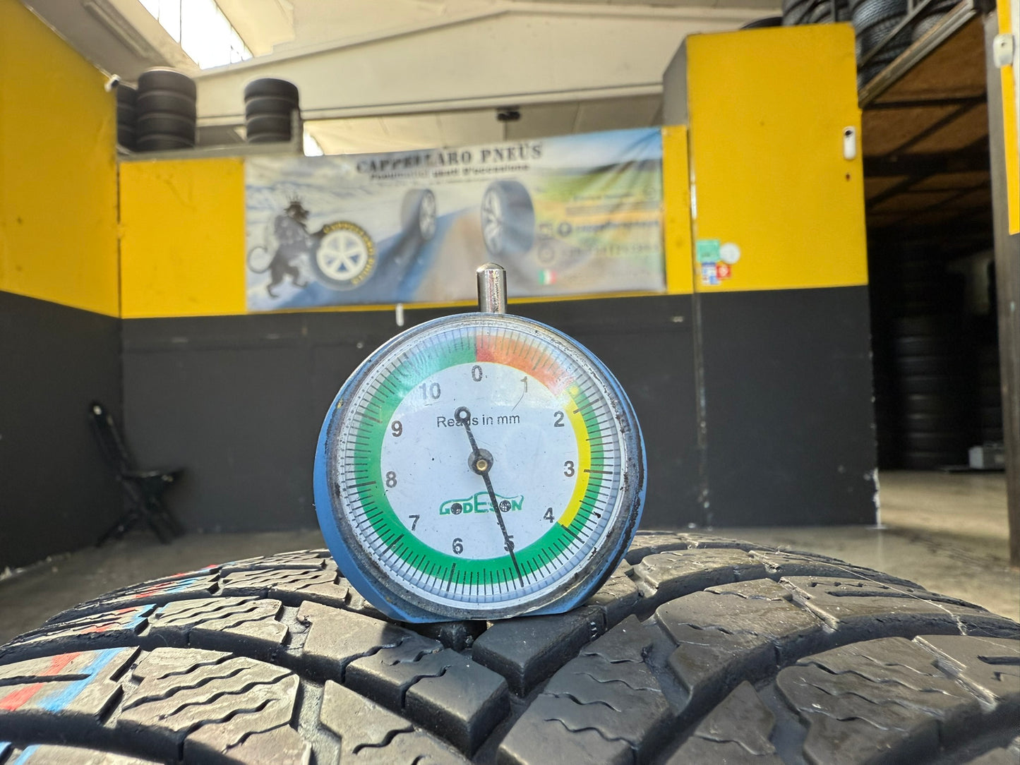 Usato: 2 Gomme 215/55R17 98V XL Firestone Invernali 75% residui