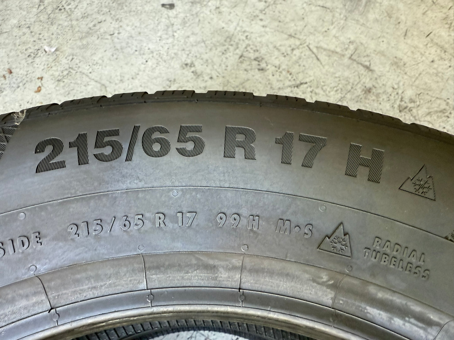 Usato: 2 Gomme 215/65R17 99H Continental Invernali 80% residui
