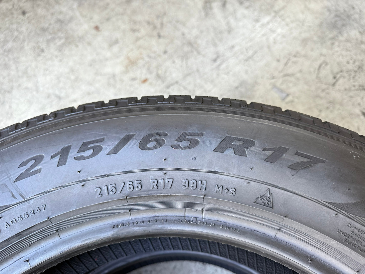Usato: 2 Gomme 215/65R17 99H Pirelli Invernali 90% residui