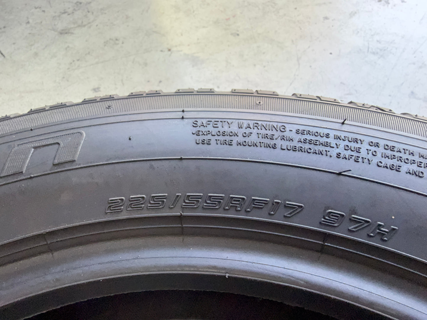 Usato: 2 Gomme 225/55R17 97H Falken Runflat Invernali 90% residui