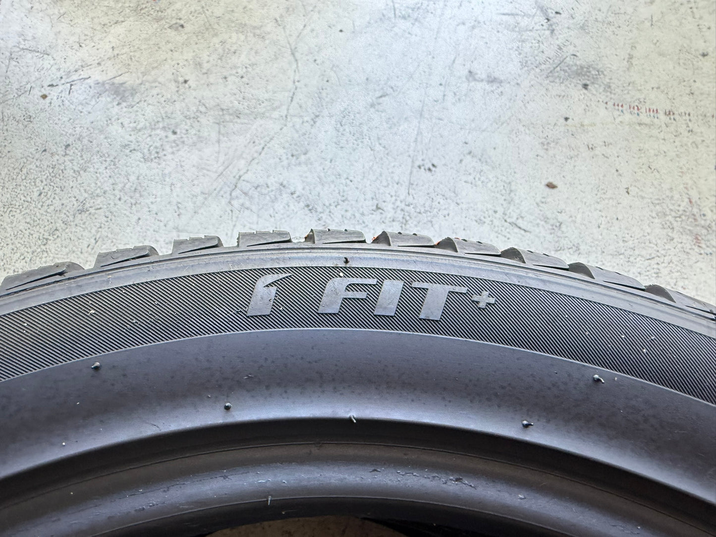 Usato: 2 Gomme 235/45R18 98V Laufenn invernale 80% residui