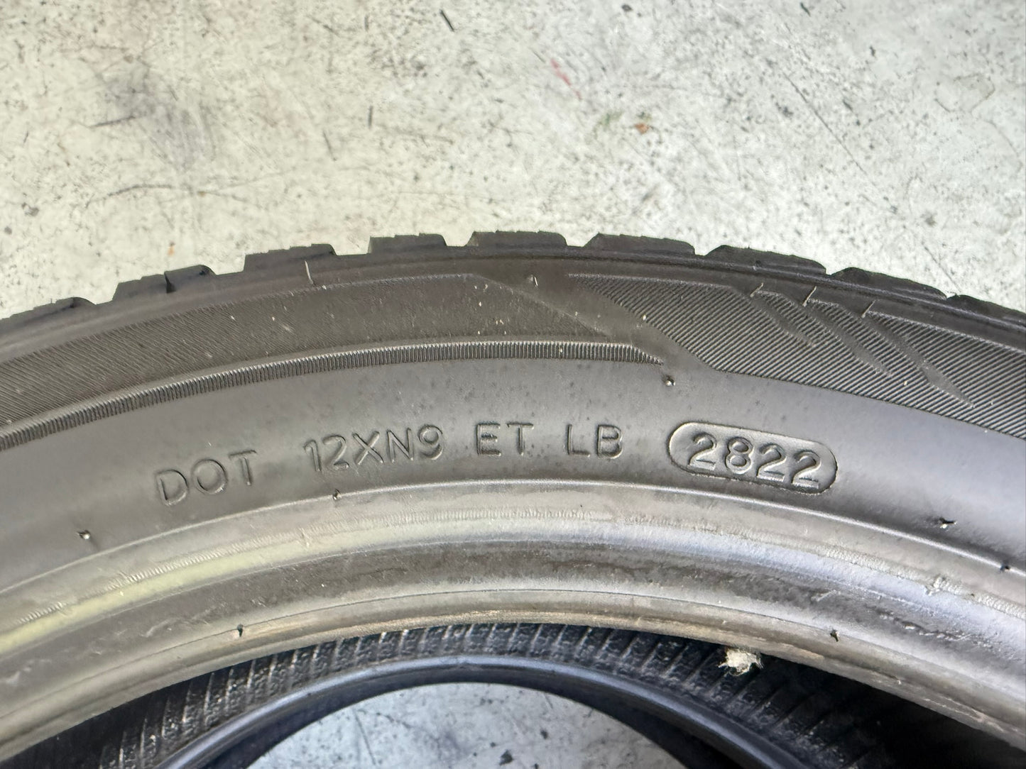 Usato: 2 Gomme 235/45R18 98V Laufenn invernale 80% residui