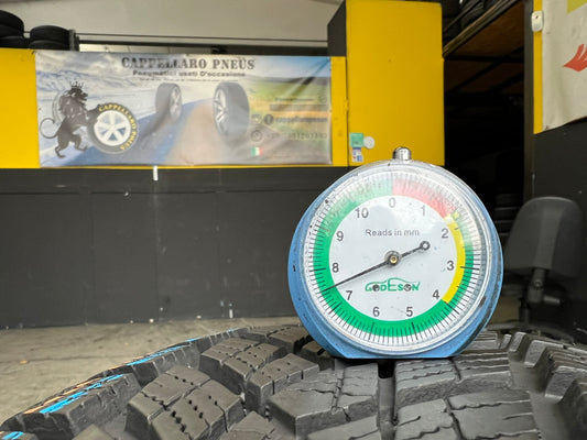 Usato: 1 Gomma 215/65R17 99V Goodyear Invernale 99% residui