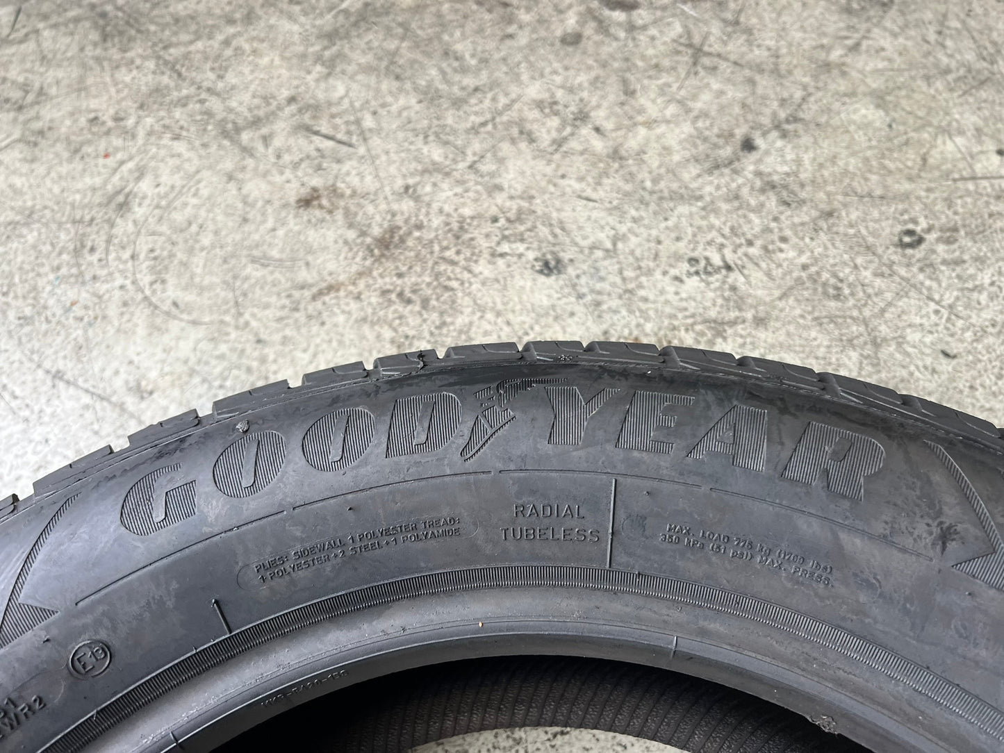 Usato: 1 Gomma 215/65R17 99V Goodyear Invernale 99% residui