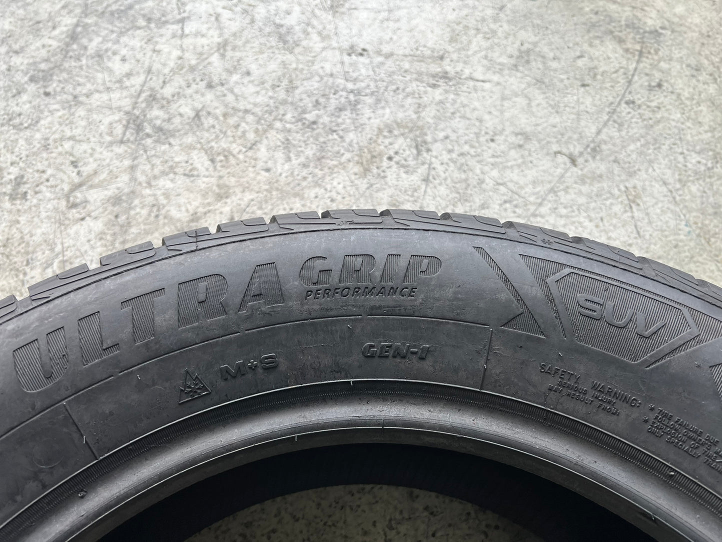 Usato: 1 Gomma 215/65R17 99V Goodyear Invernale 99% residui