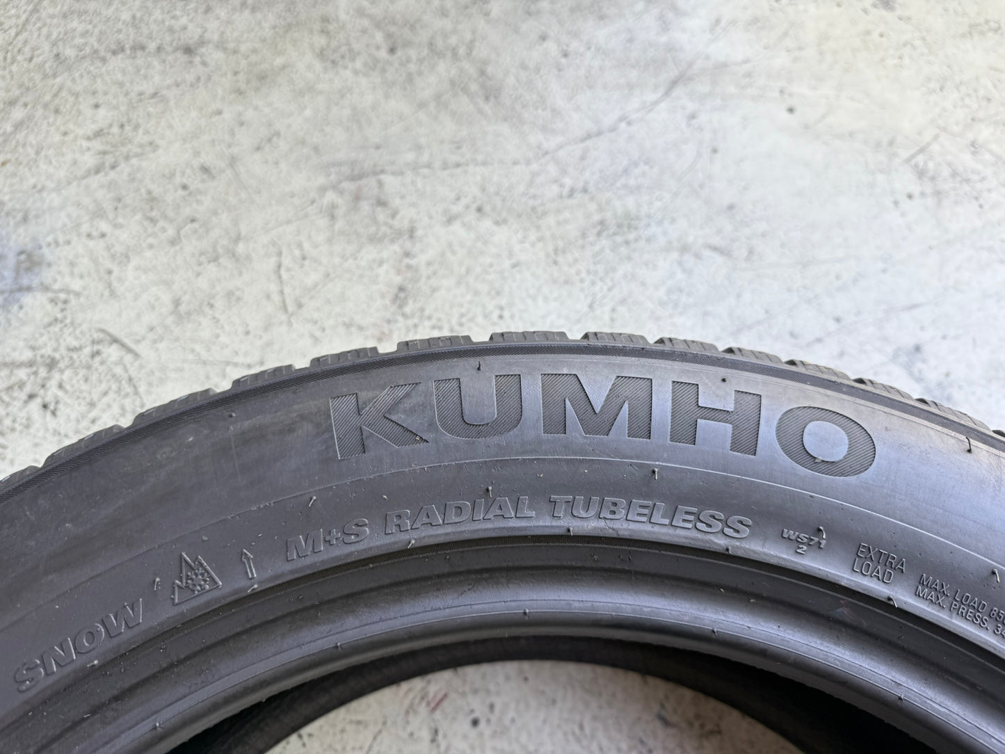 Usato: 4 Gomme 225/55R18 102H XL Kumho Invernali 80% residui