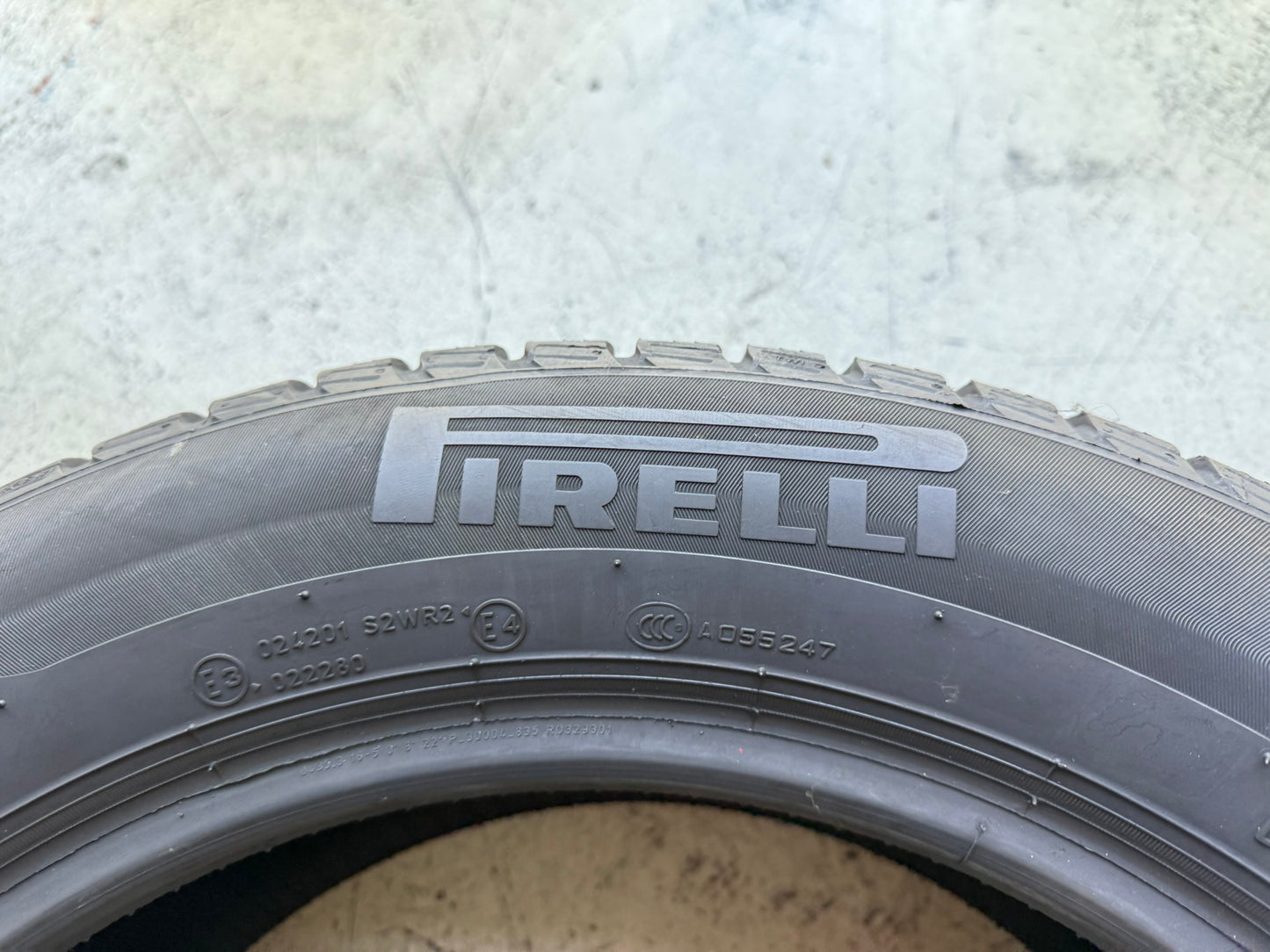 Usato: 4 Gomme 215/55R17 94H Pirelli Invernali 80% residui