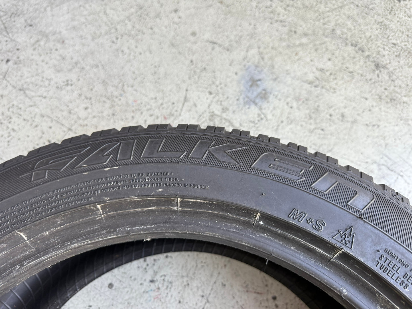 Usato: 4 Gomme 235/50R18 101V XL Falken Invernali 80% residui