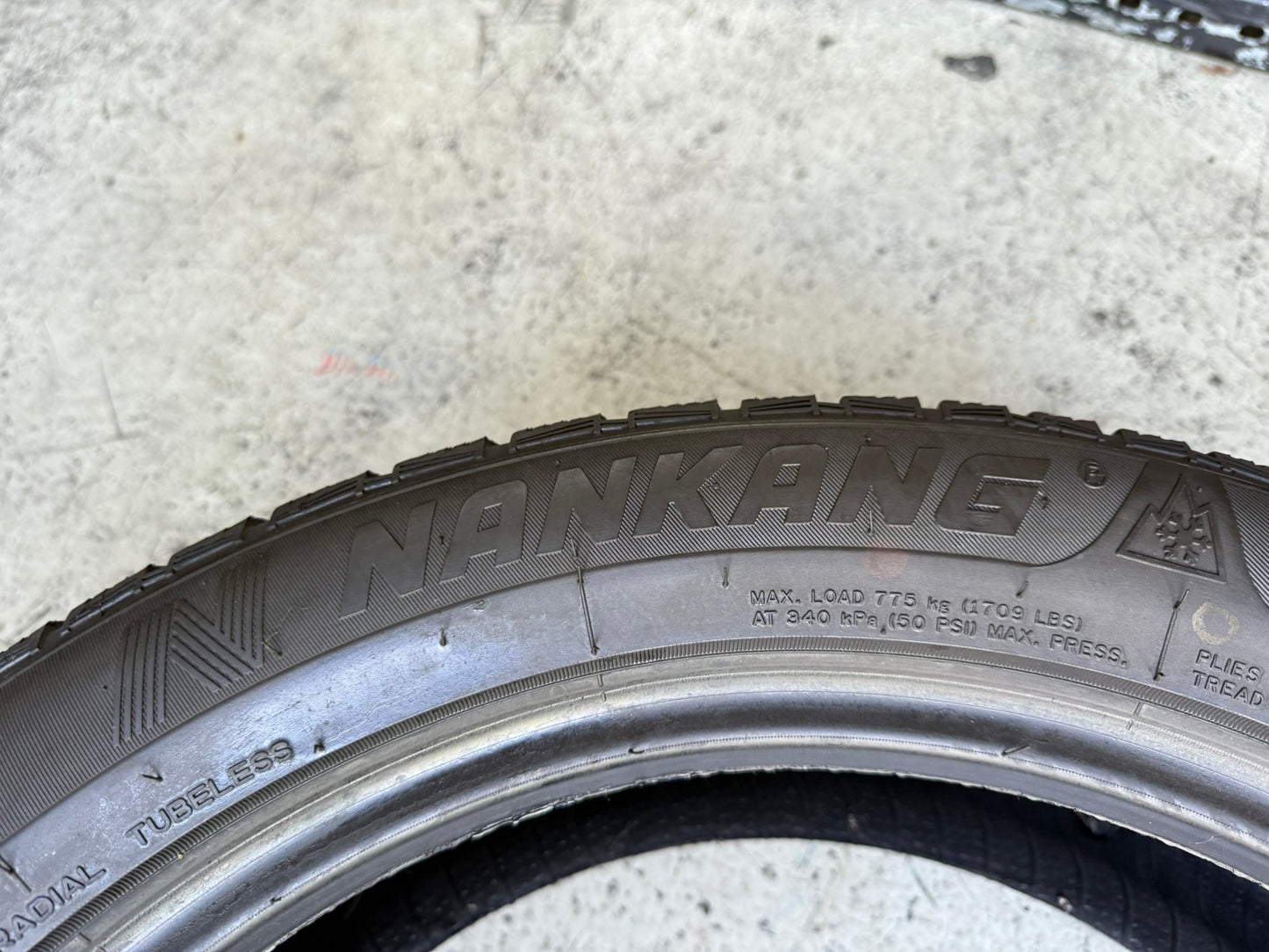 Usato: 4 Gomme 225/50R18 99H XL Nankang Invernali 90% residui