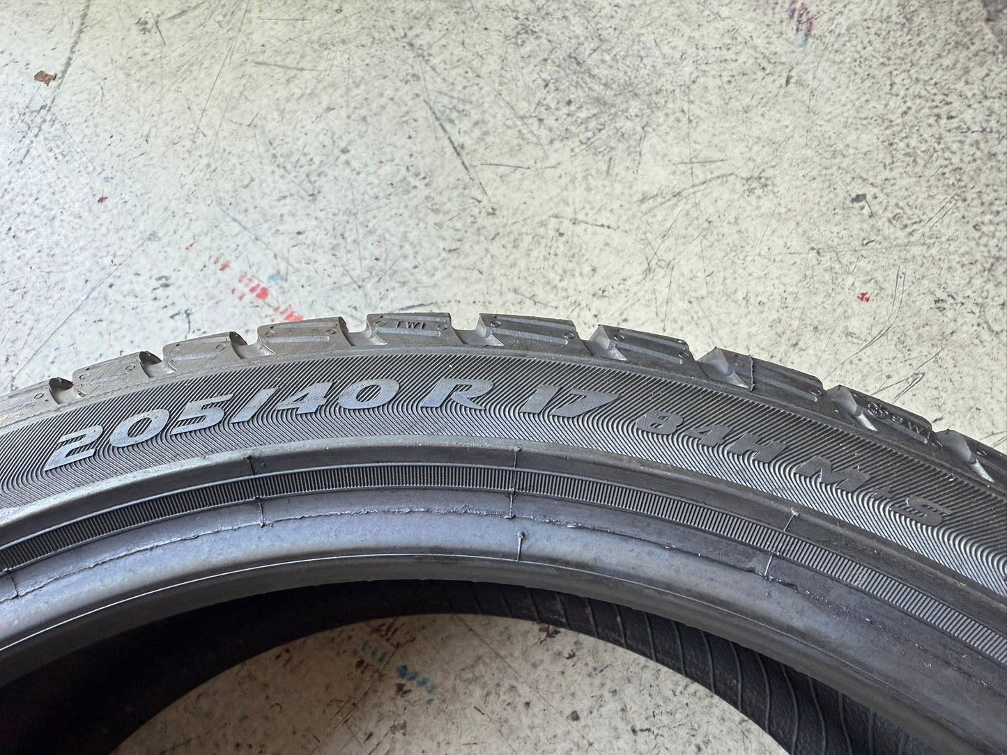 Usato: 4 Gomme 205/40R17 84H XL Pirelli Invernali 70% residui