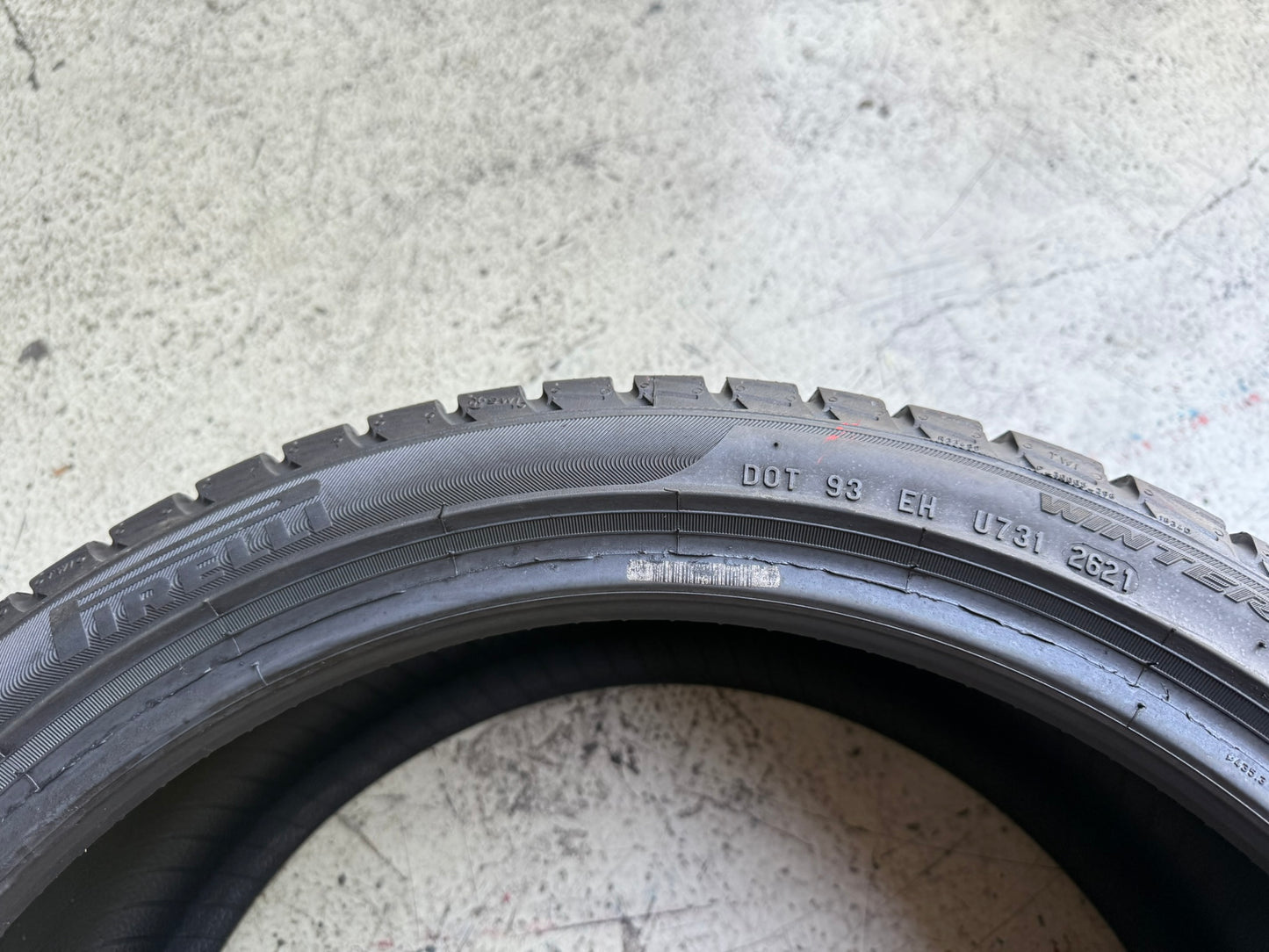 Usato: 4 Gomme 205/40R17 84H XL Pirelli Invernali 70% residui