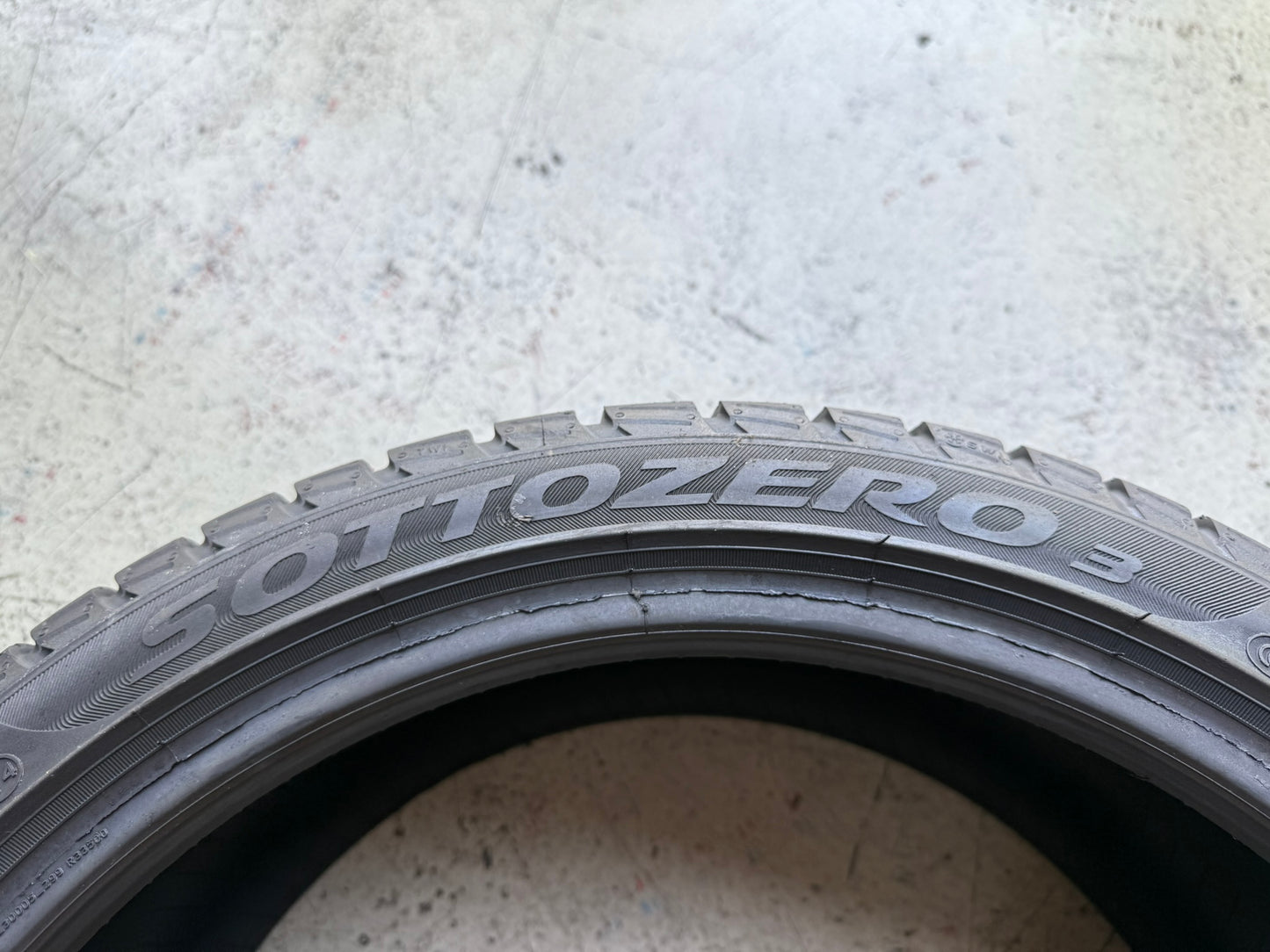 Usato: 4 Gomme 205/40R17 84H XL Pirelli Invernali 70% residui