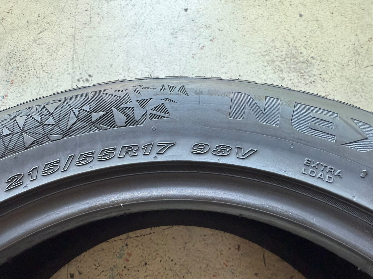Usato: 4 Gomme 215/55R17 98V XL Nexen Invernali 85% residui