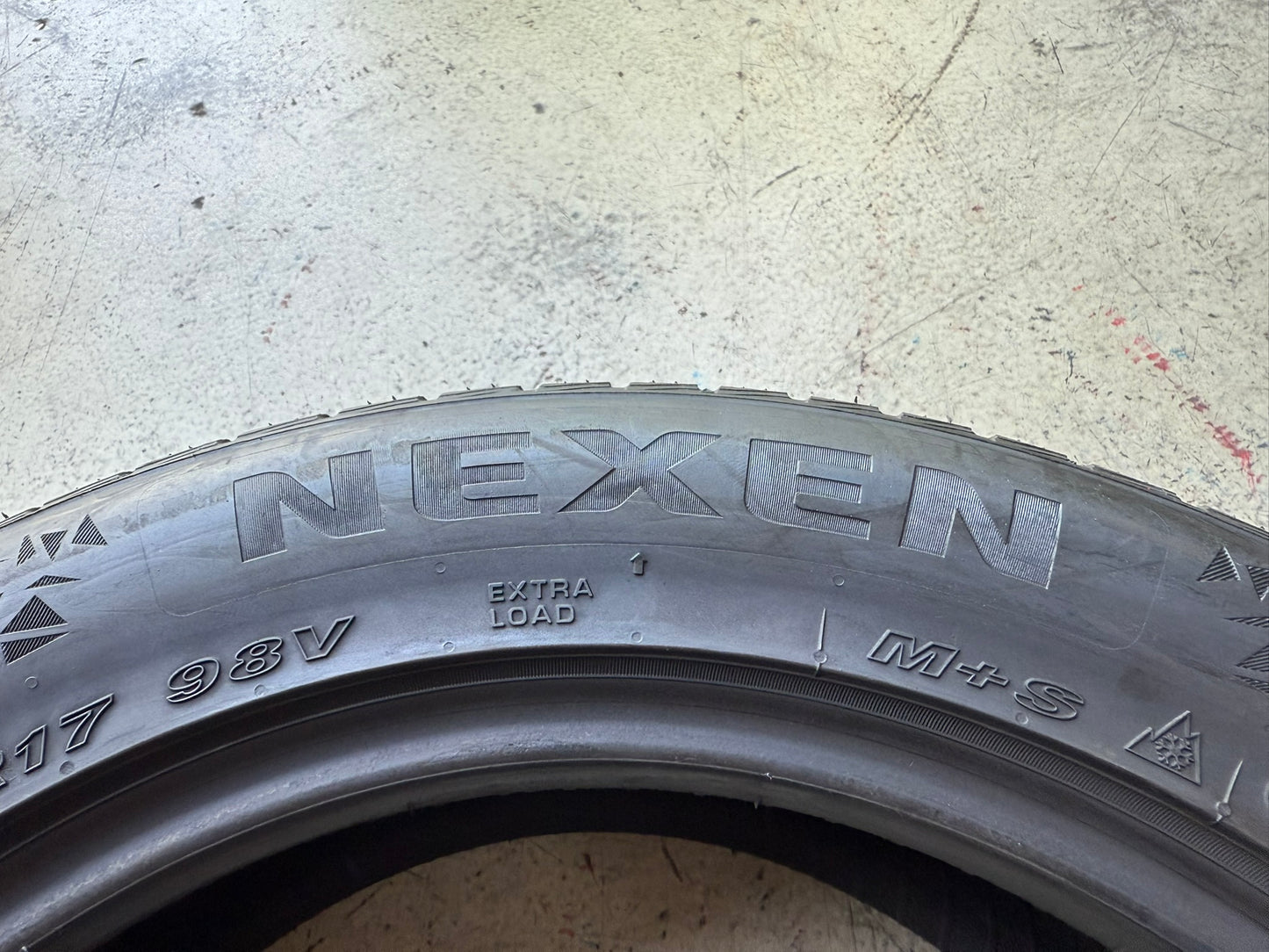 Usato: 4 Gomme 215/55R17 98V XL Nexen Invernali 85% residui