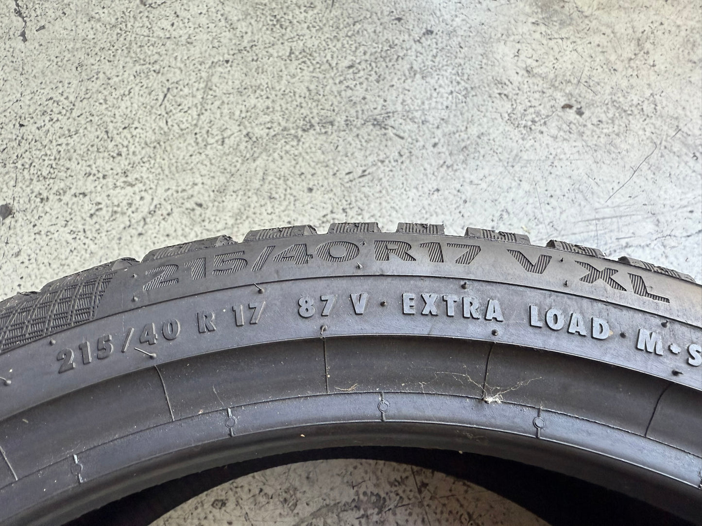 Usato: 4 Gomme 215/40R17 87V XL Continental Invernali 95% residui