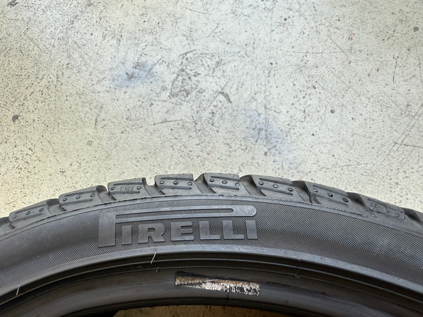 Usato: 2 Gomme 205/40R18 86V XL Pirelli Invernali 75% residui