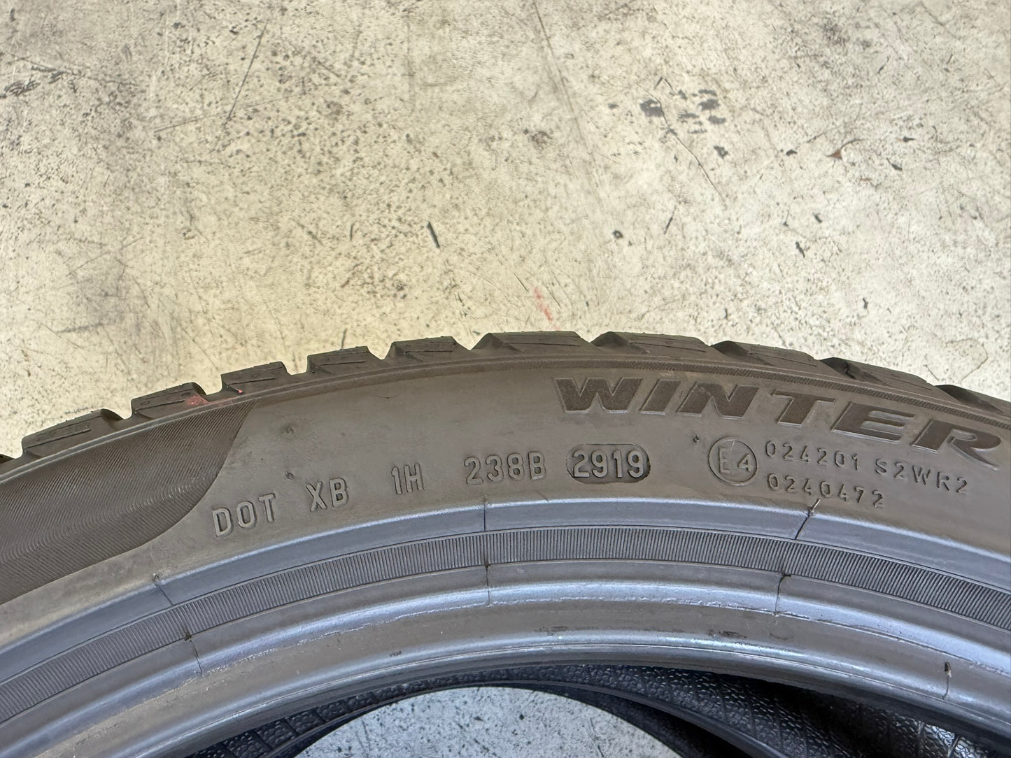 Usato: 2 Gomme 255/40R20 101W XL Pirelli Invernali 85% residui