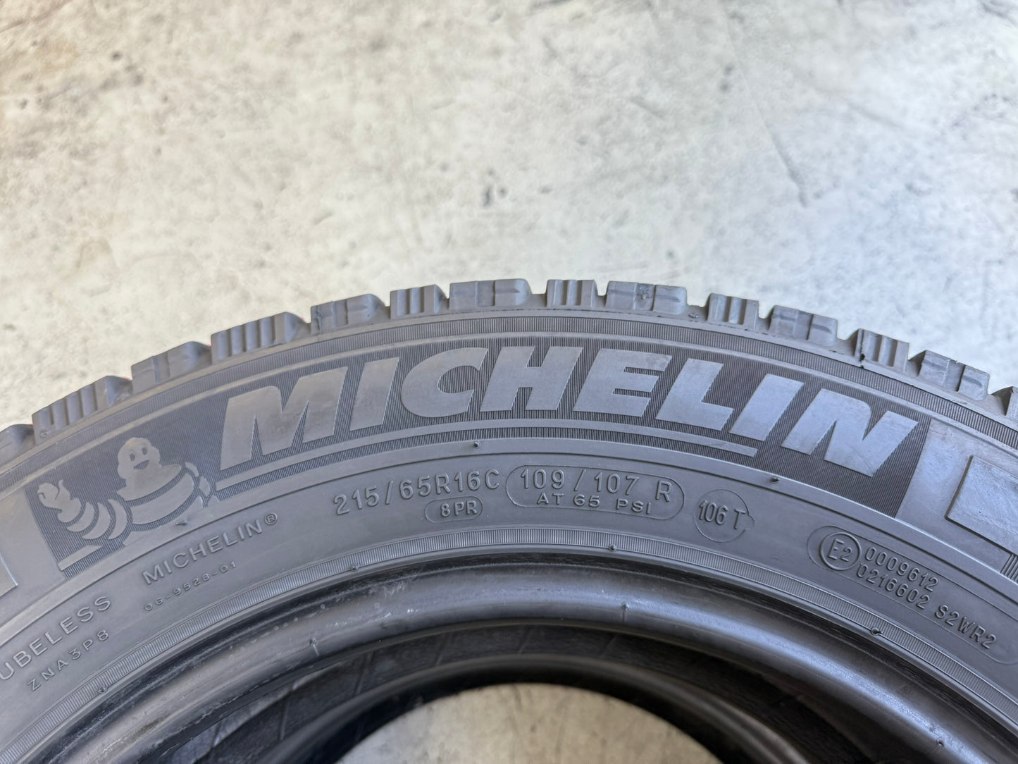Usato: 2 Gomme 215/65R16C 109/107R Michelin Invernali 80% residui